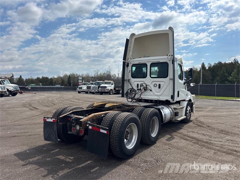 Freightliner Cascadia 126 Vetopöytäautot