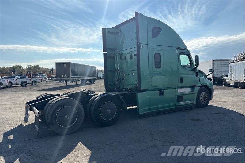 Freightliner Cascadia 126 T/A Sleeper Truck Tractor Cabezas tractoras