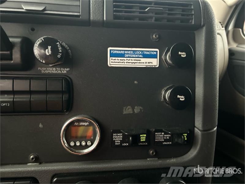 Freightliner Cascadia 125 6x4 T/A Sleeper Truck Tractor Motrici e Trattori Stradali