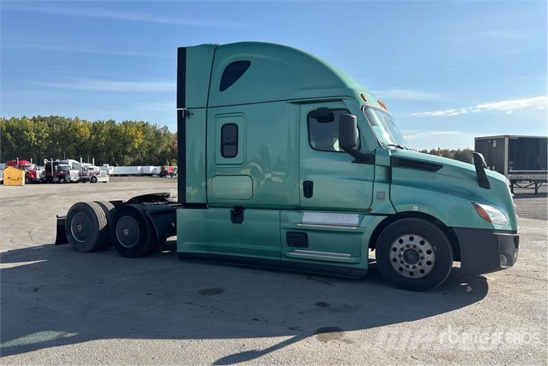 Freightliner Cascadia 126 T/A Sleeper Truck Tractor Cabezas tractoras