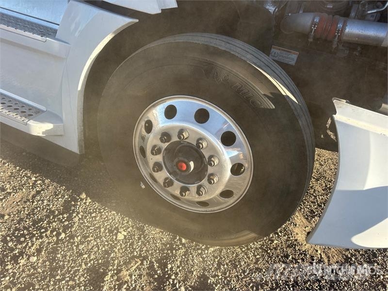 Freightliner Cascadia 126 وحدات الجر