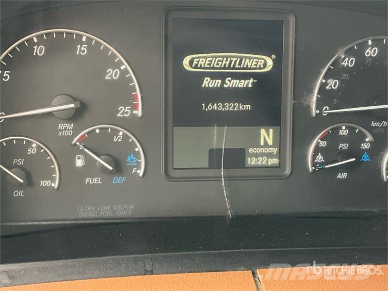 Freightliner Cascadia 126 6x4 T/A Sleeper Truck Tractor Traktorske jedinice