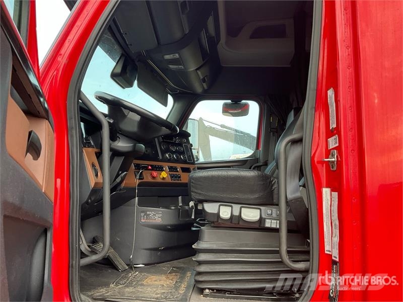 Freightliner Cascadia 126 Vetopöytäautot