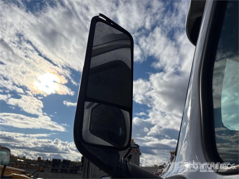 Freightliner Cascadia 126 6x4 T/A Sleeper Truck Tractor Tegljači
