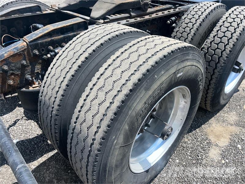 Freightliner Cascadia 126 6x4 T/A Sleeper Truck Tractor Motrici e Trattori Stradali