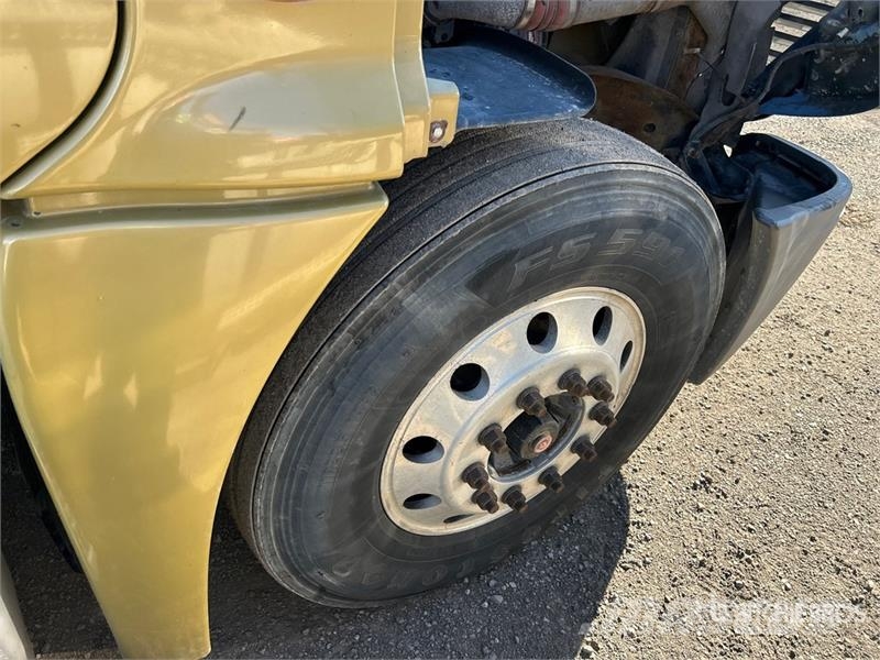 Freightliner Cascadia 125 6x4 T/A Sleeper Truck Tractor Тягачі