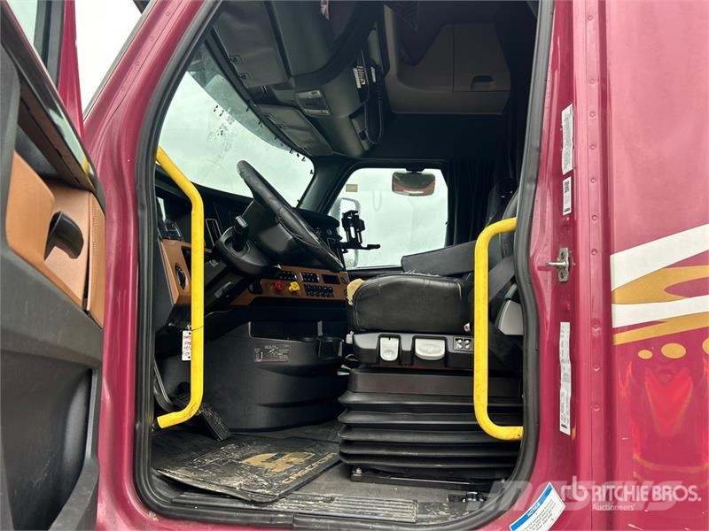 Freightliner Cascadia 126 6x4 T/A Sleeper Truck Tractor Cavalos mecânicos
