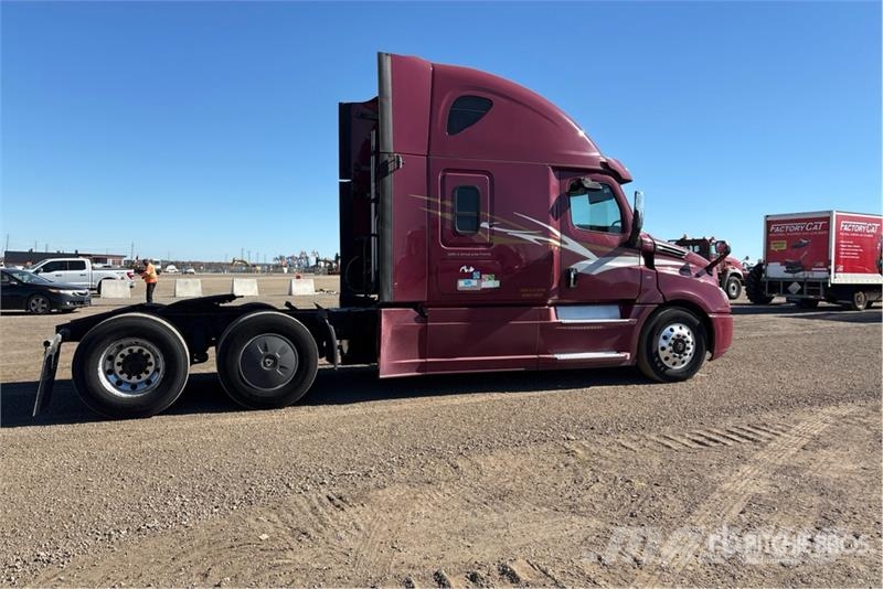 Freightliner Cascadia 126 6x4 T/A Sleeper Truck Tractor Cavalos mecânicos