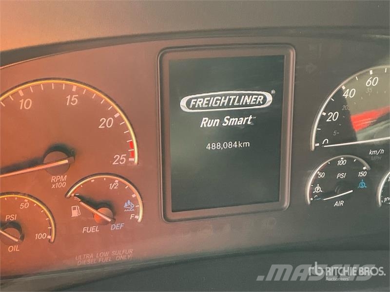 Freightliner Cascadia 126 6x4 T/A Sleeper Truck Tractor وحدات الجر
