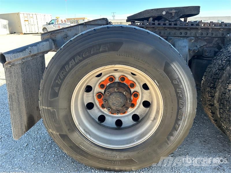 Freightliner Cascadia 126 6x4 T/A Sleeper Truck Tractor Camiones tractor