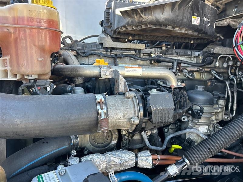 Freightliner Cascadia 126 6x4 T/A Sleeper Truck Tractor Sattelzugmaschinen