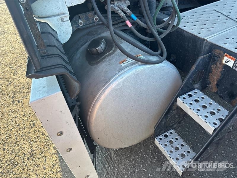 Freightliner Cascadia 126 6x4 T/A Sleeper Truck Tractor Седельные тягачи