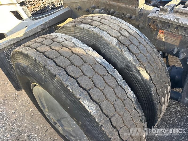 Freightliner Cascadia 126 6x4 T/A Sleeper Truck Tractor Влекачи
