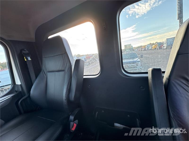 Freightliner Cascadia 126 Седельные тягачи