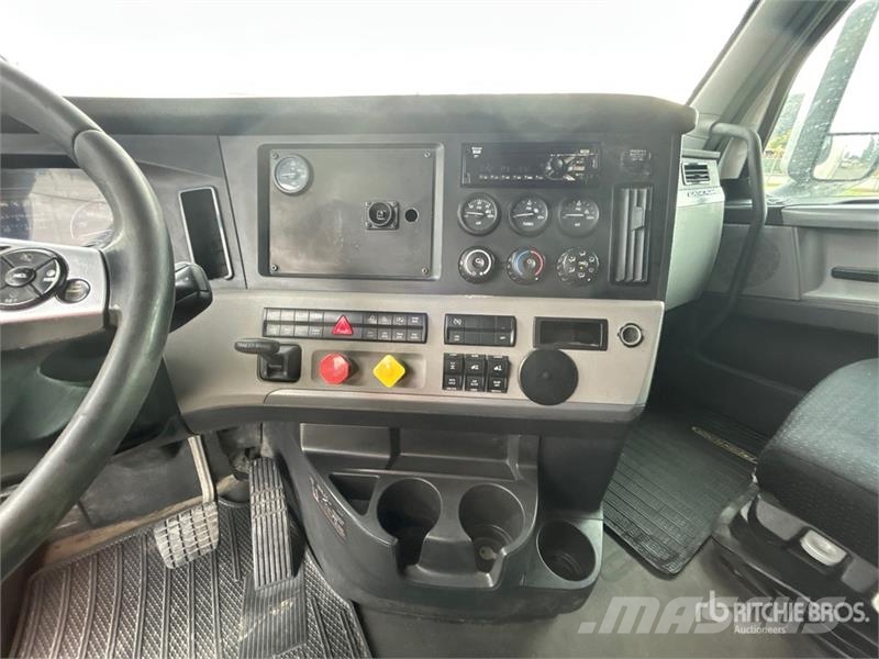 Freightliner Cascadia 126 6x4 T/A Sleeper Truck Tractor Motrici e Trattori Stradali