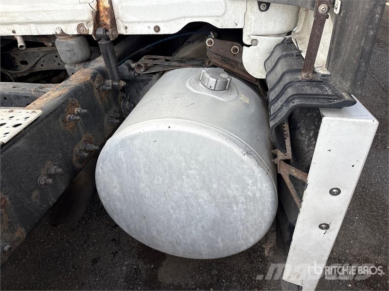 Freightliner Cascadia 126 6x4 T/A Sleeper Truck Tractor Tegljači