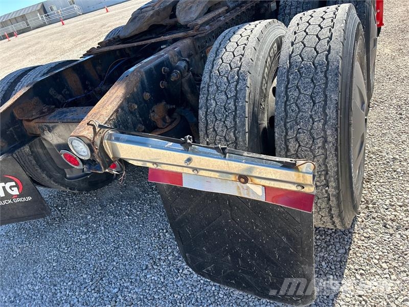 Freightliner Cascadia 126 وحدات الجر