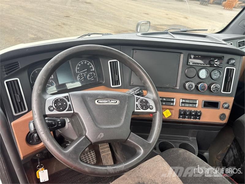 Freightliner Cascadia 126 Vetopöytäautot