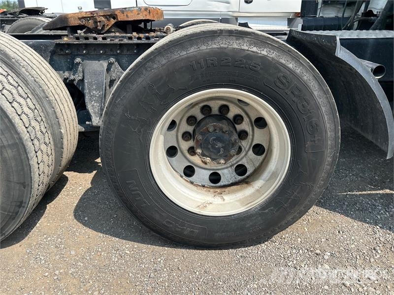 Freightliner Cascadia 125 6x4 T/A Sleeper Truck Tractor Tegljači