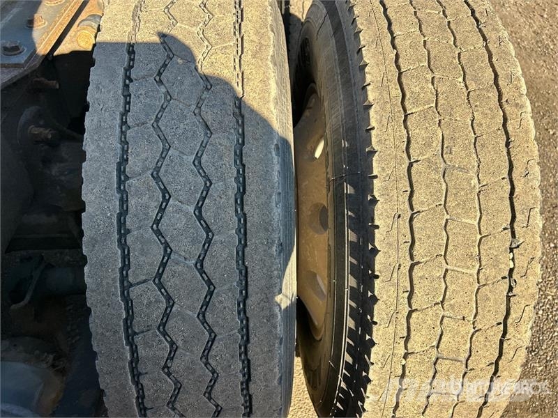 Freightliner Cascadia 125 6x4 T/A Sleeper Truck Tractor Тягачі