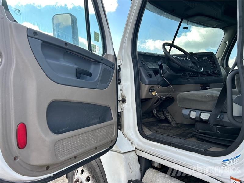 Freightliner Cascadia 125 وحدات الجر