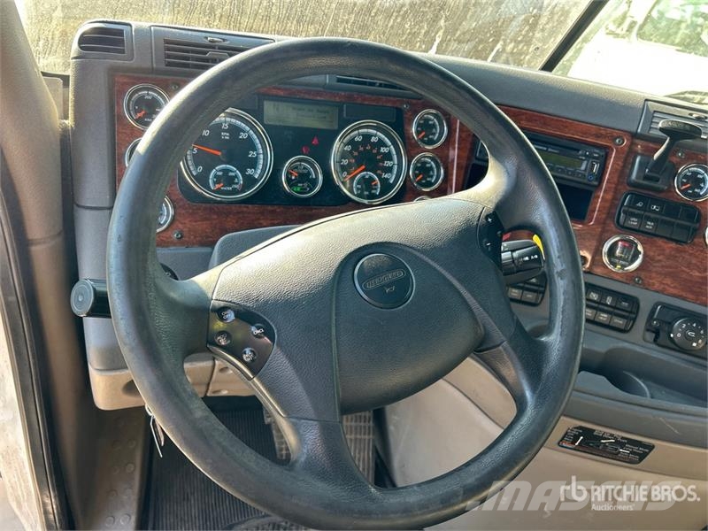 Freightliner Cascadia 125 6x4 T/A Sleeper Truck Tractor Sattelzugmaschinen