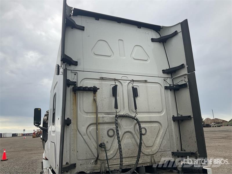 Freightliner Cascadia 126 6x4 T/A Sleeper Truck Tractor Traktorske jedinice