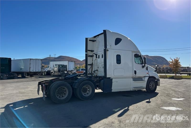 Freightliner Cascadia 125 6x4 T/A Sleeper Truck Tractor 曳引機組件