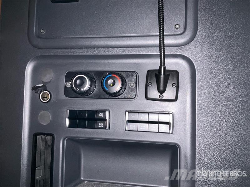 Freightliner Cascadia 126 6x4 T/A Sleeper Truck Tractor وحدات الجر