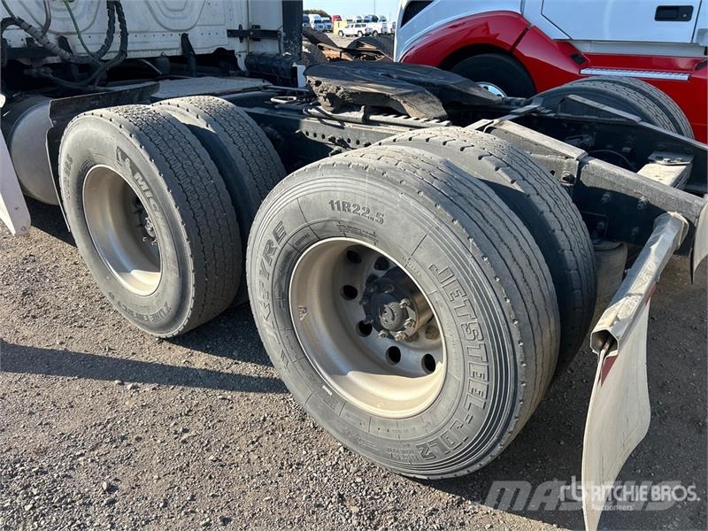 Freightliner Cascadia 125 6x4 T/A Sleeper Truck Tractor Sattelzugmaschinen