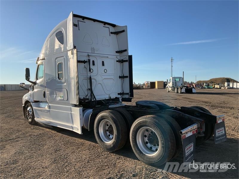 Freightliner Cascadia 126 6x4 T/A Sleeper Truck Tractor Motrici e Trattori Stradali
