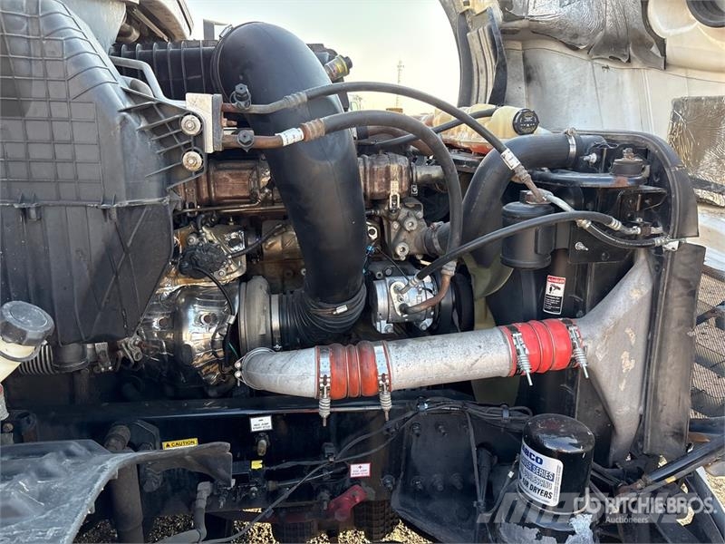 Freightliner Cascadia 126 6x4 T/A Sleeper Truck Tractor Седельные тягачи