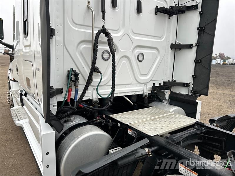 Freightliner Cascadia 126 وحدات الجر