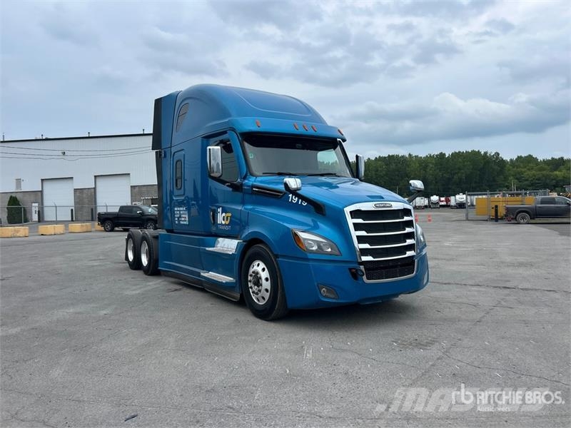 Freightliner Cascadia 126 6x4 T/A Sleeper Truck Tractor Tegljači