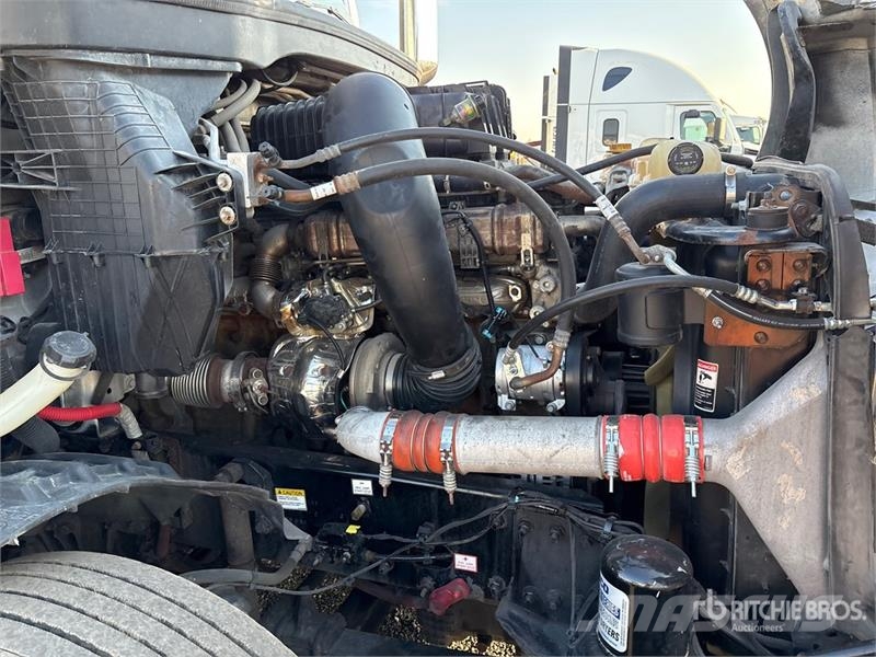 Freightliner Cascadia 126 6x4 T/A Sleeper Truck Tractor Седельные тягачи