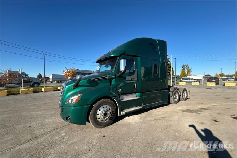 Freightliner Cascadia 126 6x4 T/A Sleeper Truck Tractor Sattelzugmaschinen