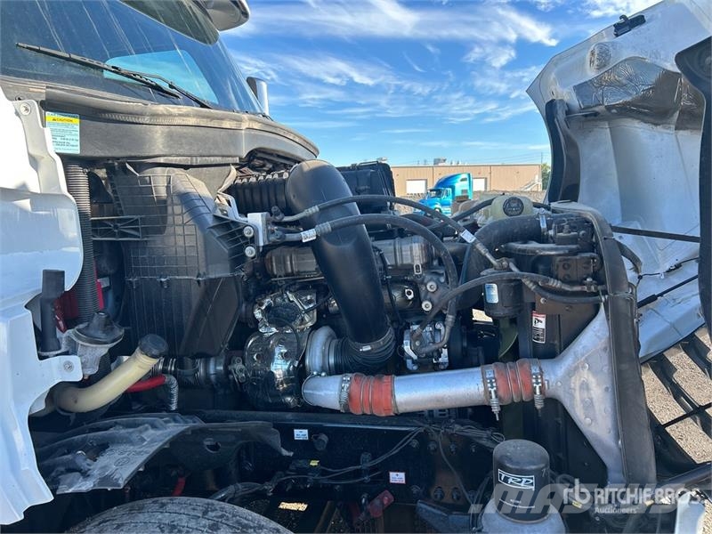 Freightliner Cascadia 126 6x4 T/A Sleeper Truck Tractor Седельные тягачи