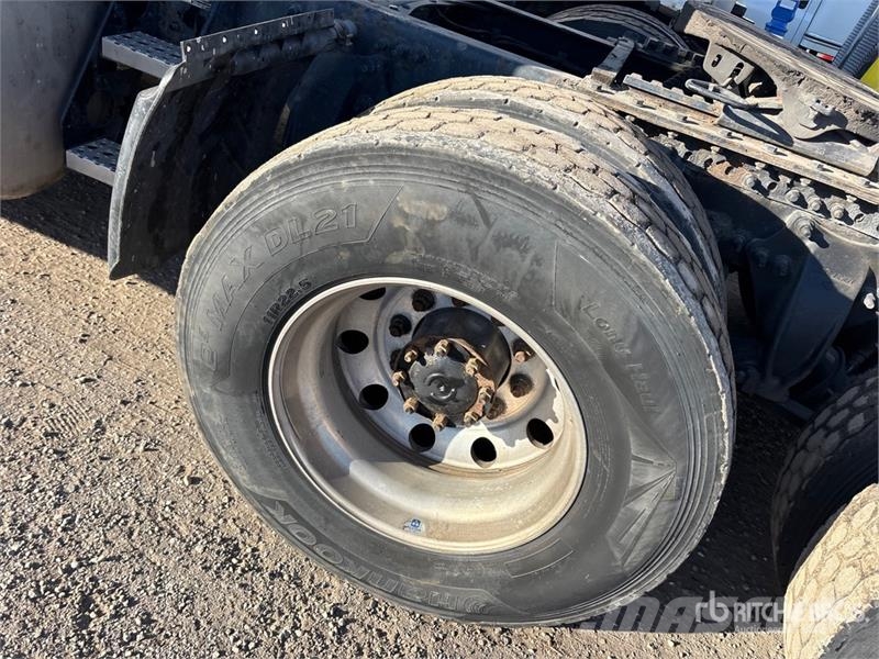Freightliner Cascadia 126 6x4 T/A Sleeper Truck Tractor Влекачи