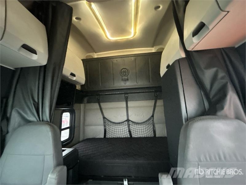Freightliner Cascadia 116 Truck Tractor Units