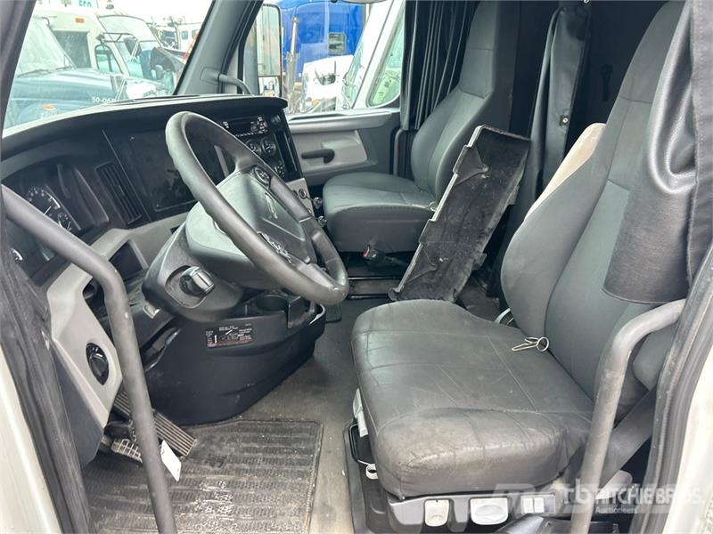 Freightliner Cascadia 126 6x4 T/A Sleeper Truck Tractor (Inoper Cabezas tractoras