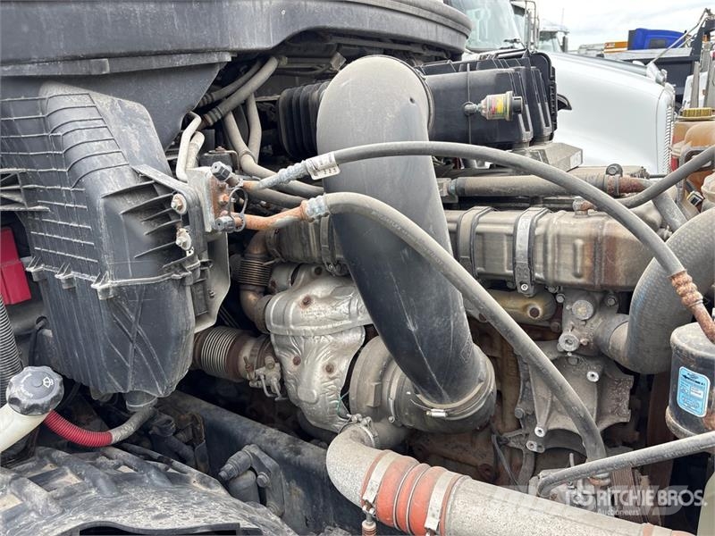 Freightliner Cascadia 126 6x4 6x4 T/A Sleeper Truck Tractor (In Tractor Units