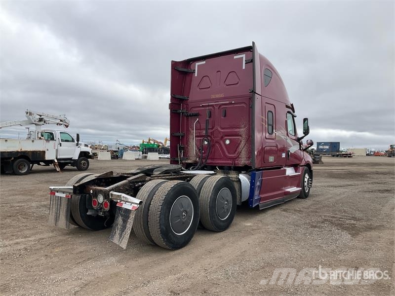 Freightliner Cascadia 126 6x4 T/A Sleeper Truck Tractor Tegljači