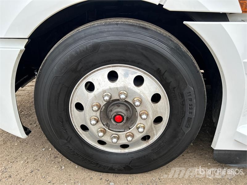 Freightliner Cascadia 126 وحدات الجر