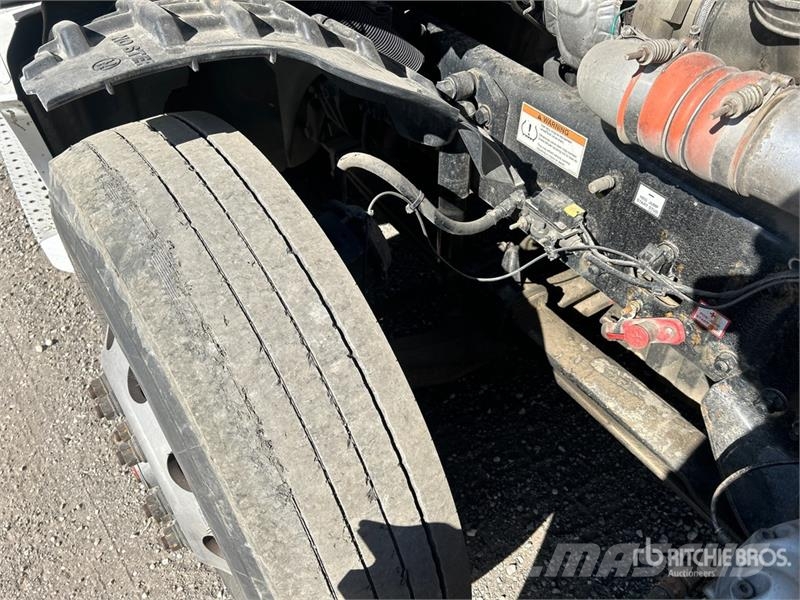 Freightliner Cascadia 126 6x4 T/A Sleeper Truck Tractor Седельные тягачи