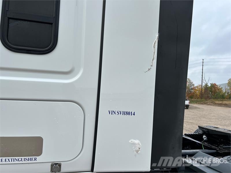 Freightliner Cascadia 126 Truck Tractor Units