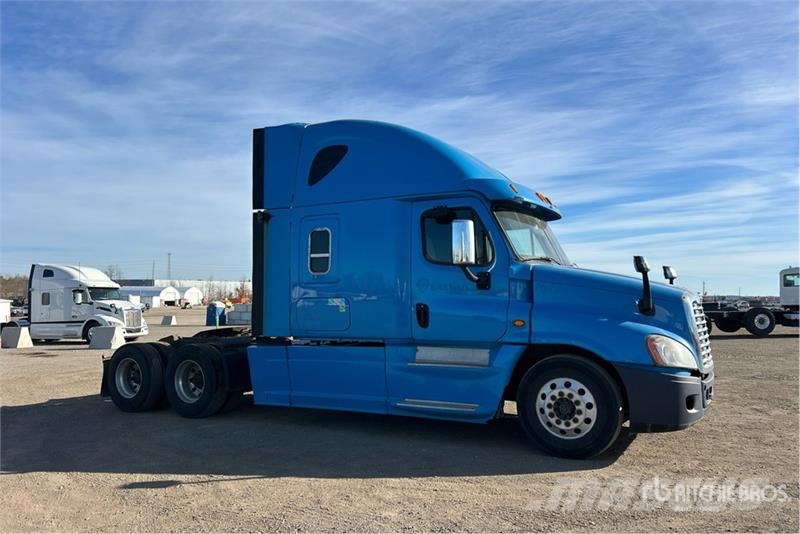 Freightliner Cascadia 125 6x4 T/A Sleeper Truck Tractor Tegljači