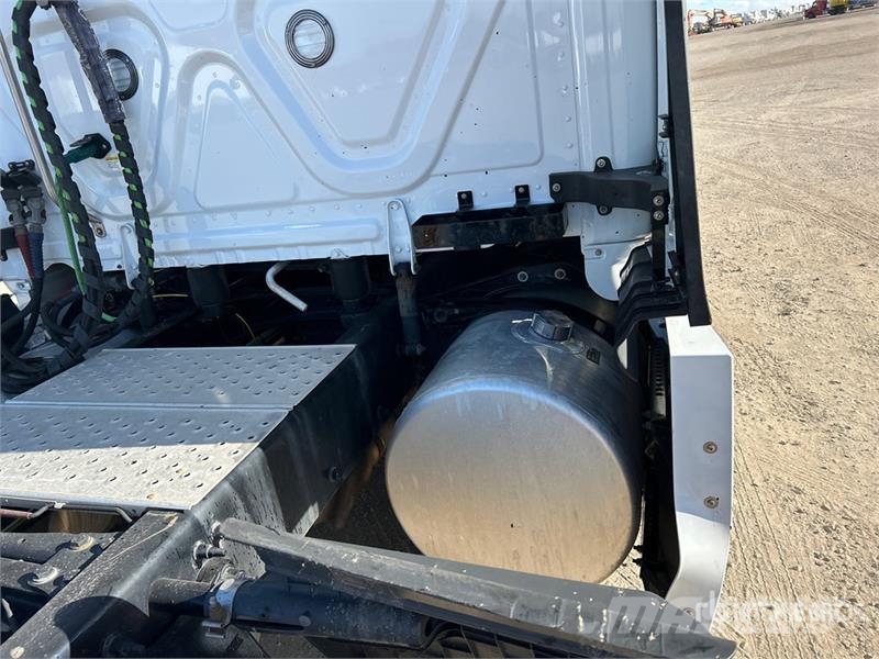 Freightliner Cascadia 126 وحدات الجر