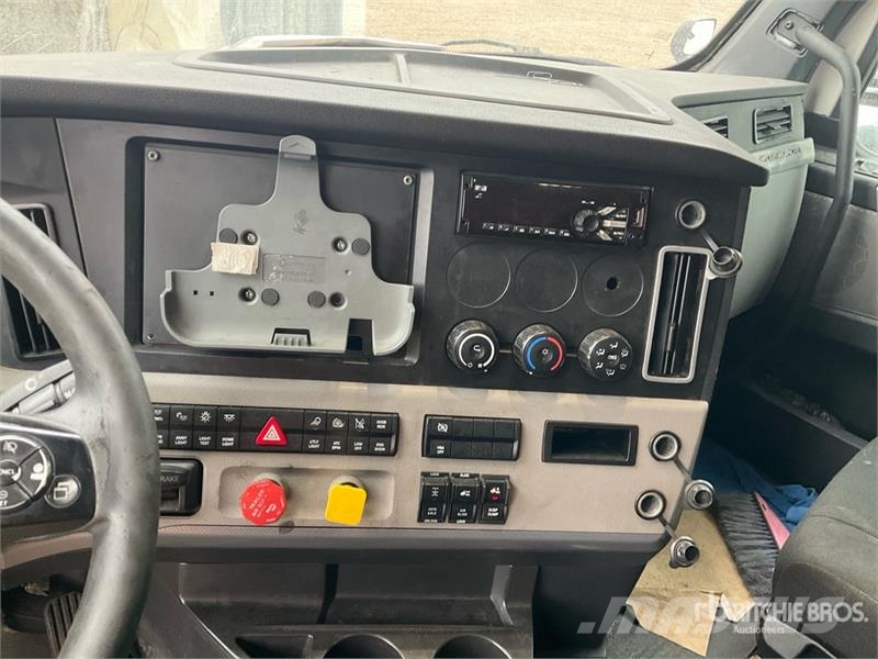 Freightliner Cascadia 126 6x4 T/A Sleeper Truck Tractor Motrici e Trattori Stradali