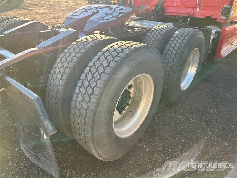 Freightliner Cascadia 125 6x4 T/A Sleeper Truck Tractor Sattelzugmaschinen