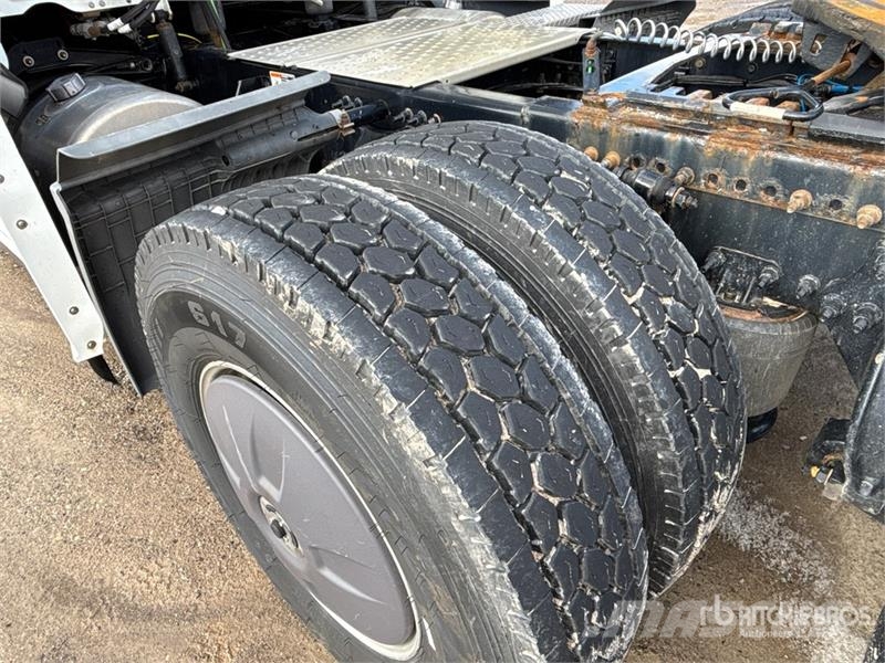 Freightliner Cascadia 126 6x4 T/A Sleeper Truck Tractor Тягачі